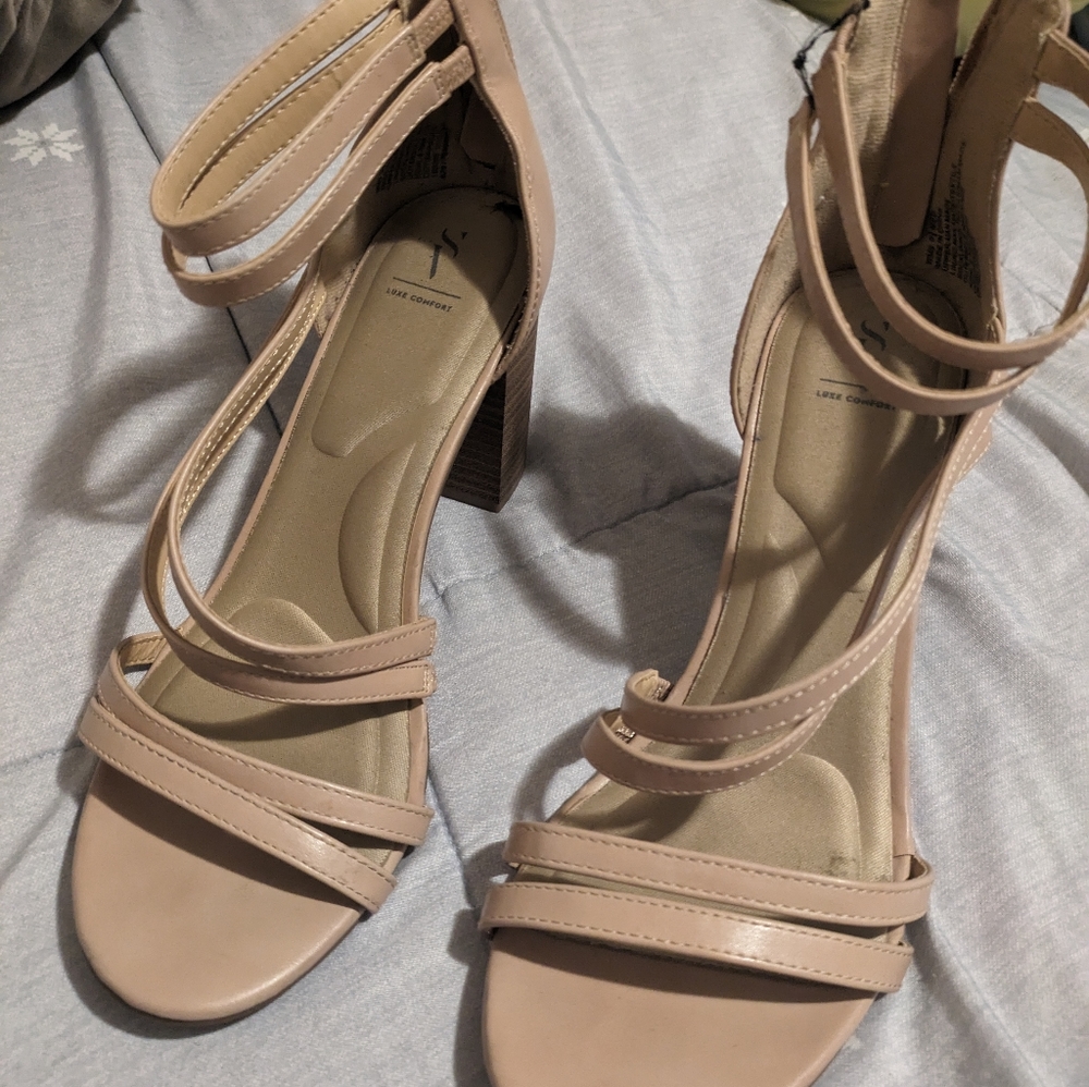 Simply Vera Wang heels size 10